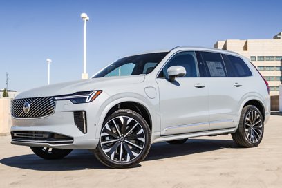 New 2025 Volvo XC90 T8 Ultra w/ Protection Package Premier
