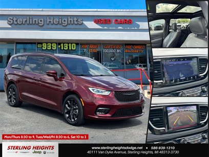 Used 2021 Chrysler Pacifica Limited w/ Uconnect Theater Family Group