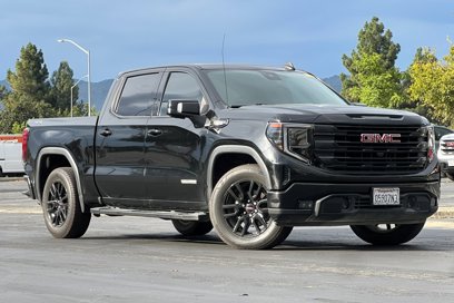 Used 2022 GMC Sierra 1500 Elevation w/ Elevation Premium Package