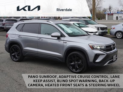 Used 2023 Volkswagen Taos SE w/ Panoramic Sunroof Package