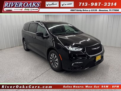 New 2025 Chrysler Pacifica Select