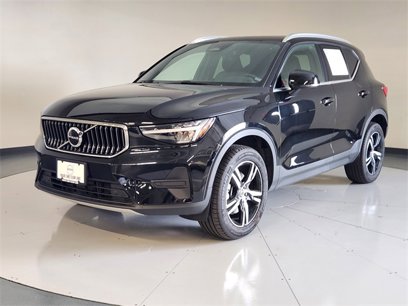 Used 2025 Volvo XC40 B5 Core