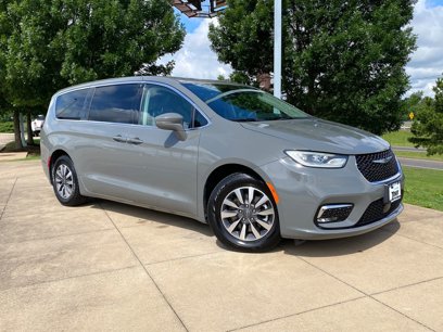 Used 2022 Chrysler Pacifica Touring-L