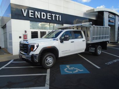 New 2024 GMC Sierra 3500 Pro w/ Convenience Package