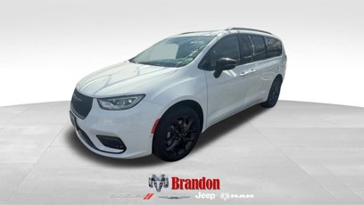 New 2026 Chrysler Pacifica Limited