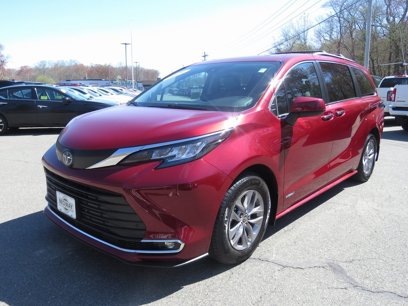 Used 2021 Toyota Sienna XLE