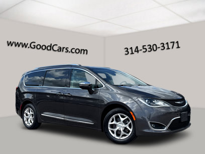 Used 2017 Chrysler Pacifica Limited w/ UConnect Theater Package