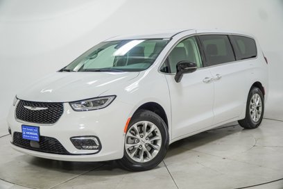 Used 2024 Chrysler Pacifica Touring-L