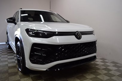 New 2025 Volkswagen Tiguan SE R-Line