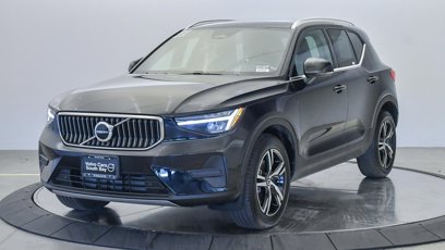 Certified 2025 Volvo XC40 B5 Core