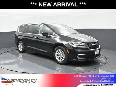 Used 2023 Chrysler Pacifica Touring-L