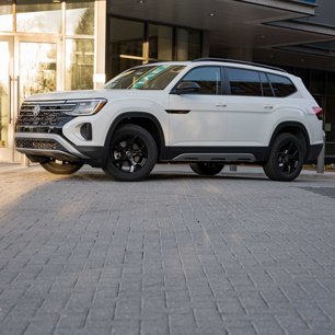 New 2025 Volkswagen Atlas Peak Edition SE