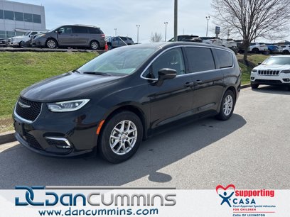 Used 2023 Chrysler Pacifica Touring-L
