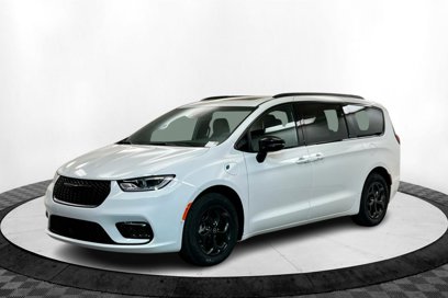 New 2025 Chrysler Pacifica Premium