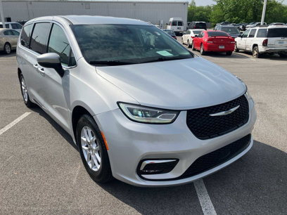 Used 2023 Chrysler Pacifica Touring-L