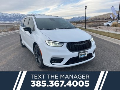 New 2024 Chrysler Pacifica Limited w/ S Appearance Package