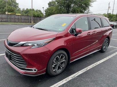 Used 2025 Toyota Sienna Platinum