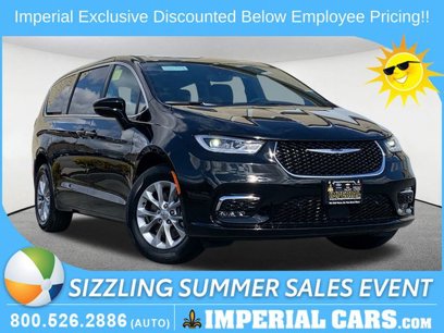 New 2025 Chrysler Pacifica Select