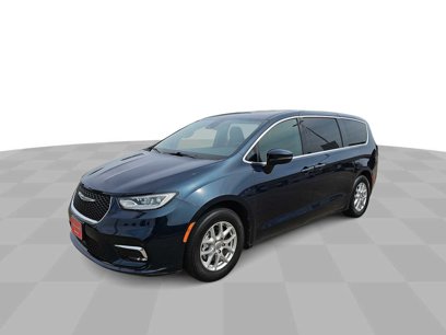 Used 2023 Chrysler Pacifica Touring