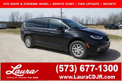 New 2025 Chrysler Pacifica Select