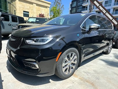 New 2025 Chrysler Pacifica Pinnacle