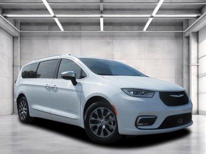New 2025 Chrysler Pacifica Pinnacle