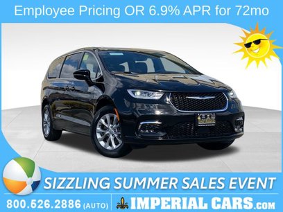New 2025 Chrysler Pacifica Select