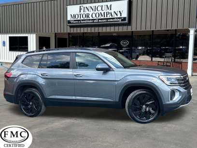 Used 2024 Volkswagen Atlas SE w/ Black Wheel Package