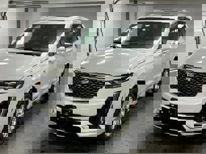 New 2025 Cadillac XT6 Luxury