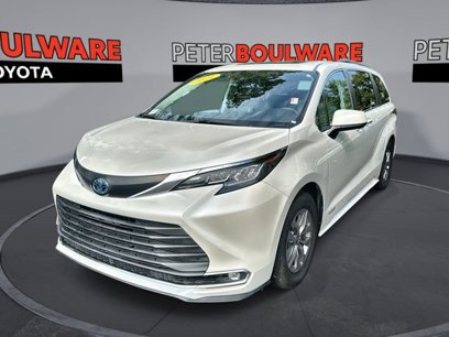 Used 2021 Toyota Sienna XLE