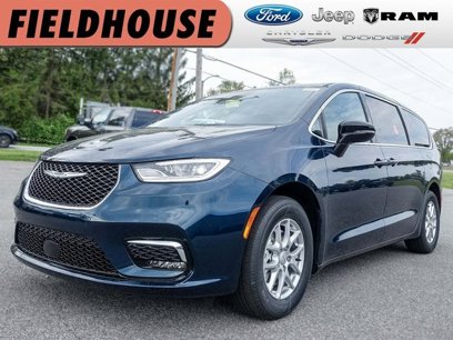 New 2025 Chrysler Pacifica Select