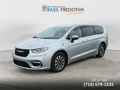 Used 2023 Chrysler Pacifica Touring-L