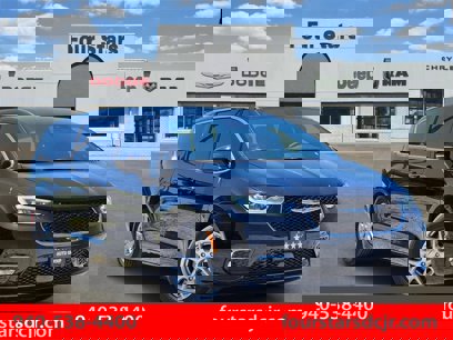 New 2025 Chrysler Pacifica Select