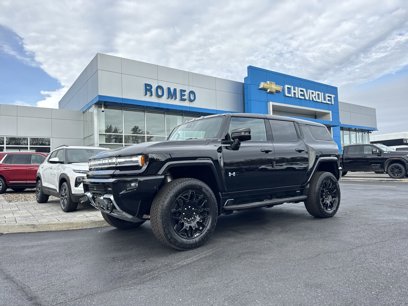 New 2024 GMC Hummer EV 2X w/ LPO, Roof Cross Rail Package