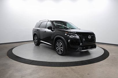 Used 2024 Nissan Pathfinder Platinum w/ Cargo Package