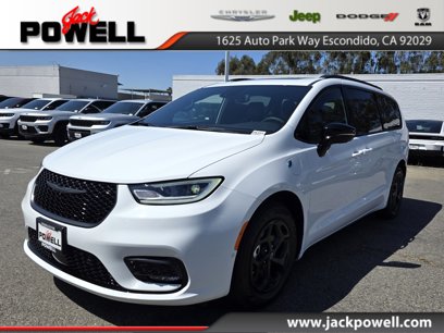 New 2025 Chrysler Pacifica Premium