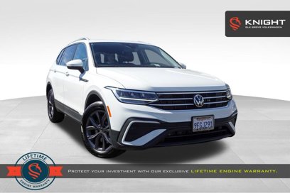 Used 2024 Volkswagen Tiguan SE w/ Panoramic Sunroof Package