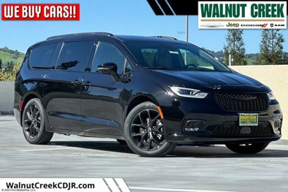 New 2025 Chrysler Pacifica Limited