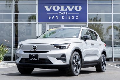 New 2025 Volvo EX40 Core w/ Climate Package