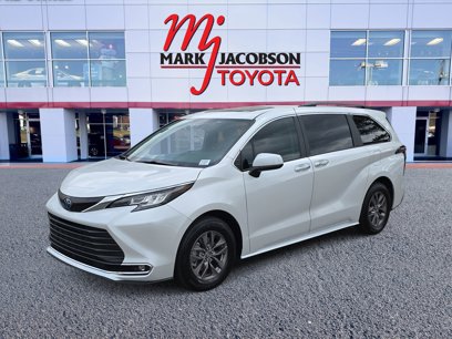 Used 2023 Toyota Sienna XLE