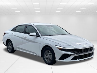 New 2025 Hyundai Elantra SE