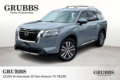 Used 2022 Nissan Pathfinder Platinum w/ Cargo Package