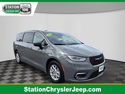 Certified 2023 Chrysler Pacifica Touring-L