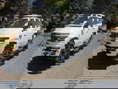 New 2025 Jeep Wagoneer L 4WD