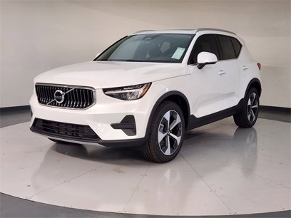 New 2025 Volvo XC40 B5 Core w/ Protection Package Premier