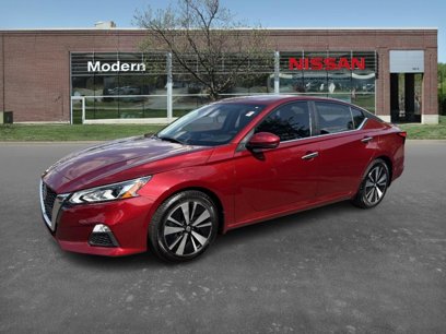 Certified 2022 Nissan Altima 2.5 SV w/ SV Premium Package