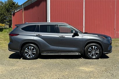 Used 2021 Toyota Highlander XLE