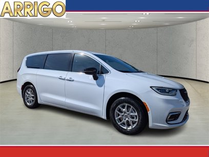New 2025 Chrysler Pacifica Select