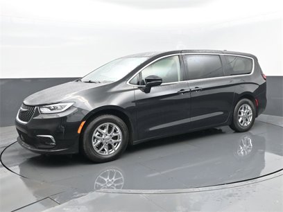 Used 2023 Chrysler Pacifica Touring-L