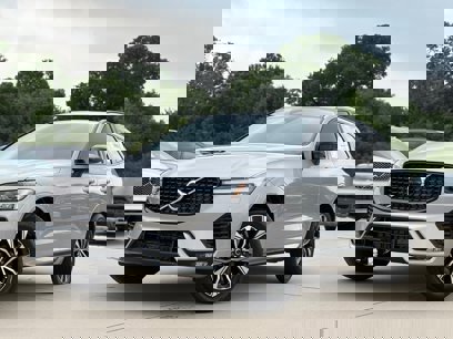 New 2025 Volvo XC60 B5 Core w/ Climate Package